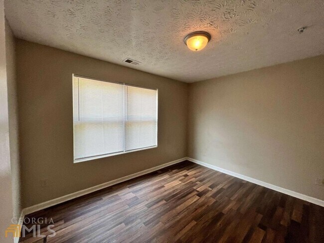 Building Photo - 13101 Fairington Ridge Cir
