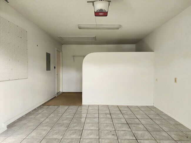 Building Photo - Adorable back yard in Gulf Shores - 3/2