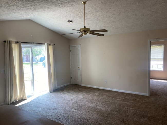 Building Photo - 37 Cedar Ln