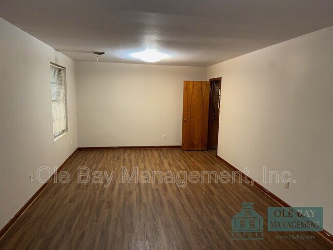 Building Photo - 2508 W Daniels Rd