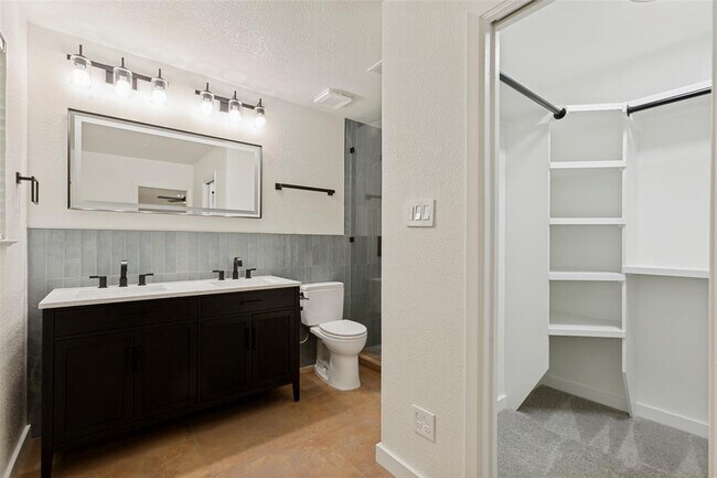 Building Photo - 1700 Barton Hills Dr