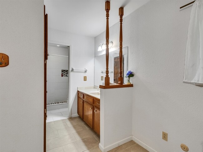 Building Photo - 4002 Thistledown Dr