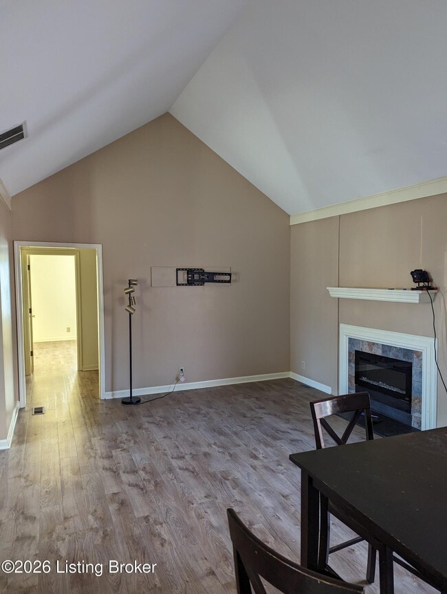 Building Photo - 7605 New La Grange Rd