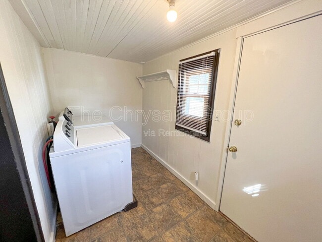 Building Photo - 230 Creve Coeur St