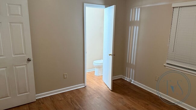 Building Photo - WINTER MOVE-IN SPECIAL: 50% OFF 1ST FULL MONTH'S RENT!**