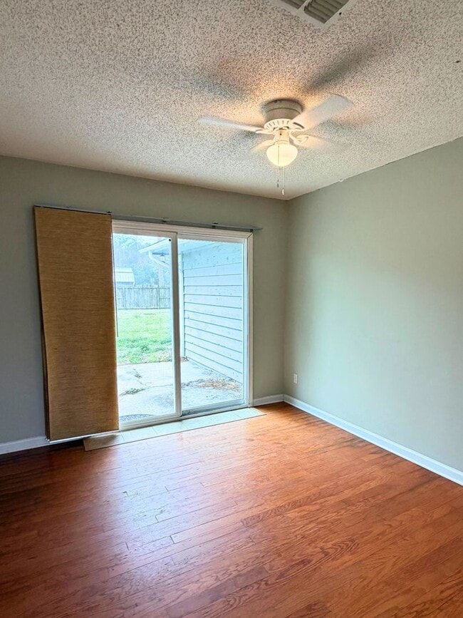 Building Photo - Spacious 3BR/2BA Home with Bonus Spaces & Large Fenced Yard