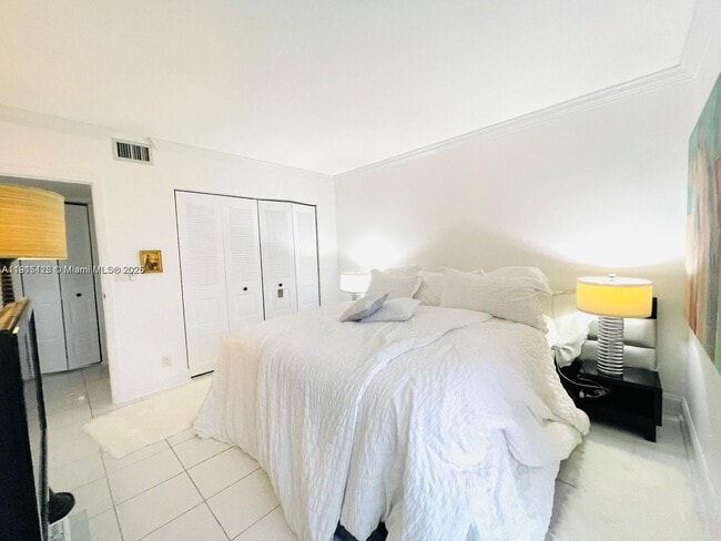 Building Photo - 20301 W Country Club Dr