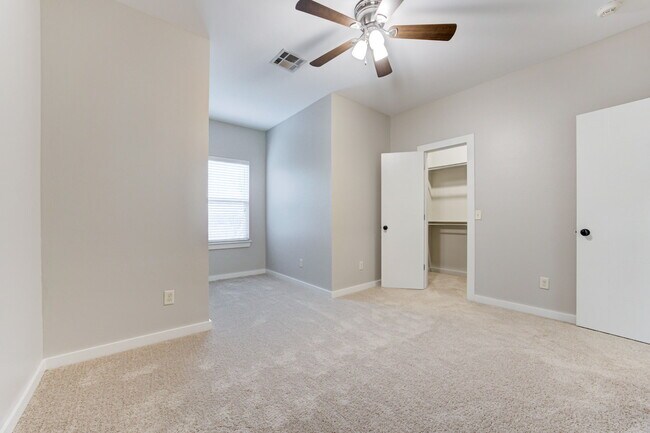 Building Photo - 600 NW 175th St