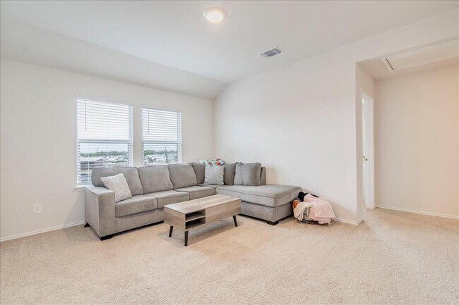 Building Photo - 125 Frogmore Lp