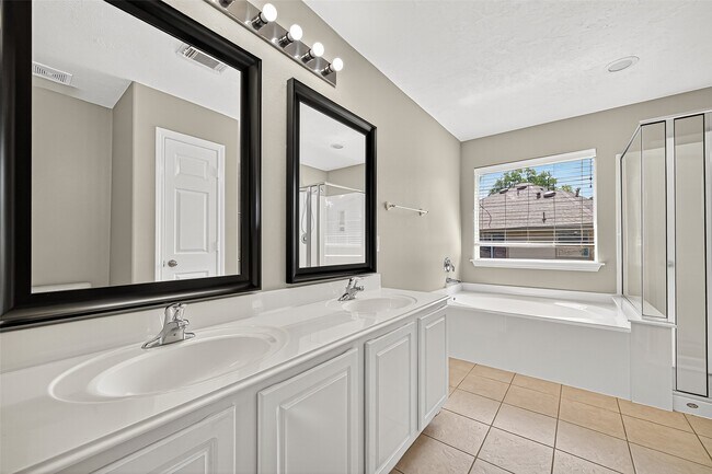 Building Photo - 110 N Burberry Park Cir