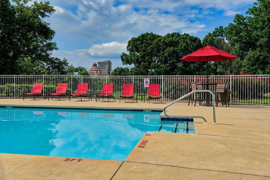 Pool - Woodberry Apartments