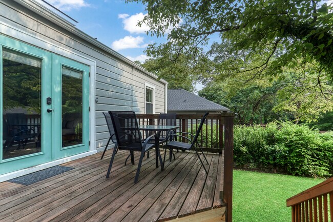 Building Photo - 2489 Semmes St