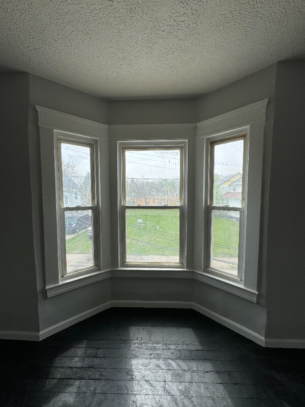 Building Photo - 3860 E 72nd St