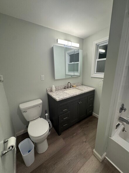 Building Photo - 8 Rustlewood Dr