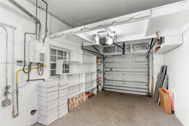 Building Photo - 9212 NE 10th Ave