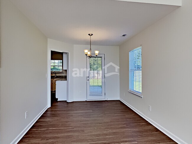 Building Photo - 817 Laramie Ct