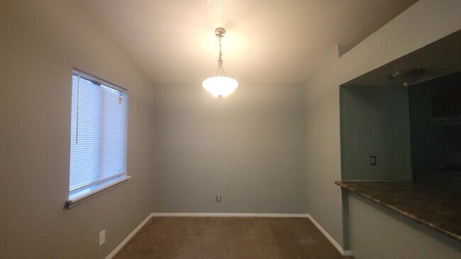 Building Photo - 900 Candlewood Dr NW