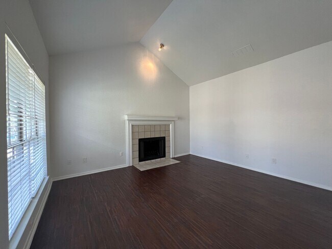 Building Photo - 3140 Devonshire Dr