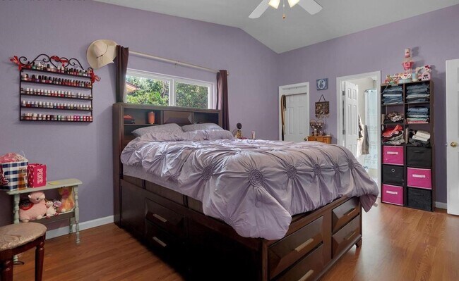 Building Photo - 3 Bedroom 2 Bath Single Family Home Near U...