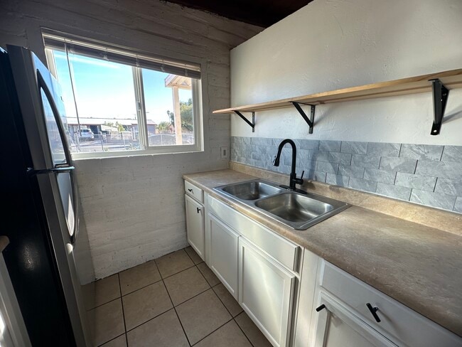 Building Photo - 174 W Borrego St