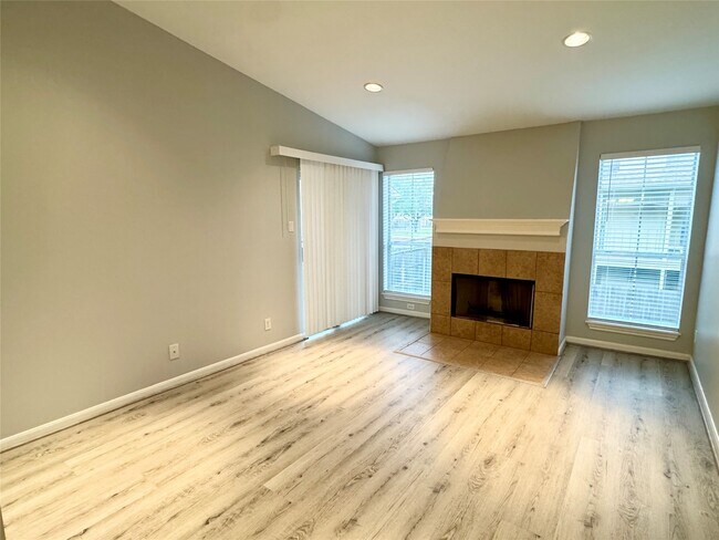 Building Photo - 700 Thicket Ln