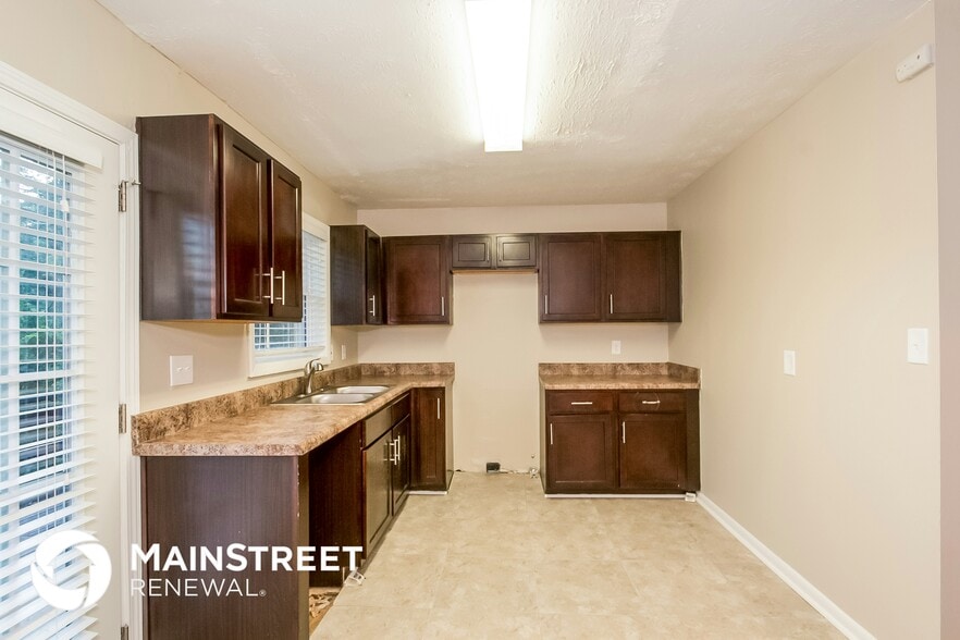 Building Photo - 4545 Sahara Dr SW