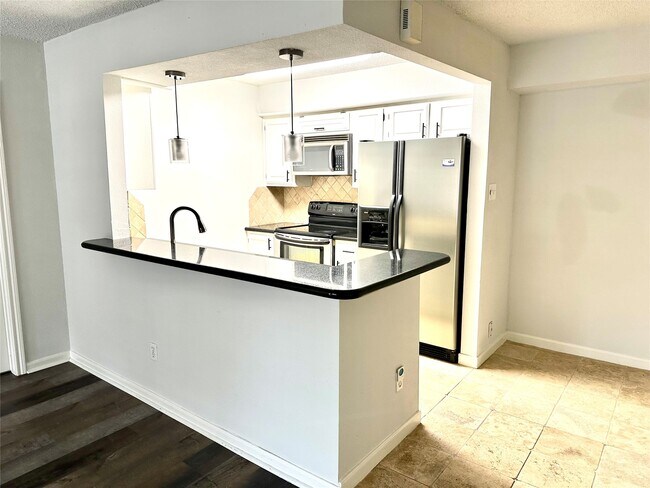 Building Photo - 1311 Antoine Dr