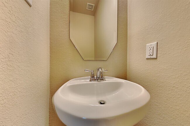 Building Photo - 2313 Jefferson Crossing Dr