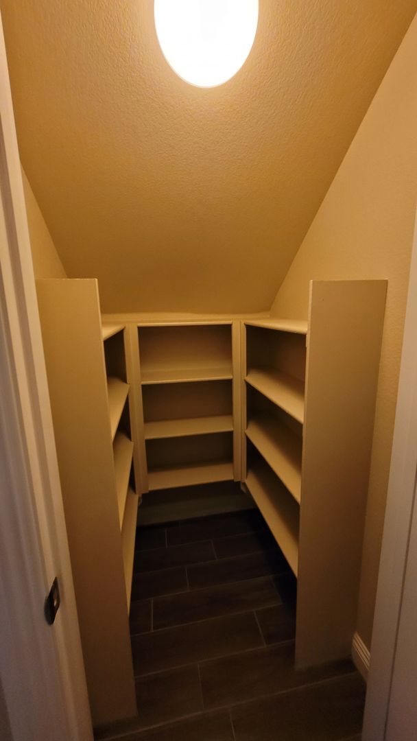 Building Photo - SW BEAUTY!!!   215/RUSSELL AREA