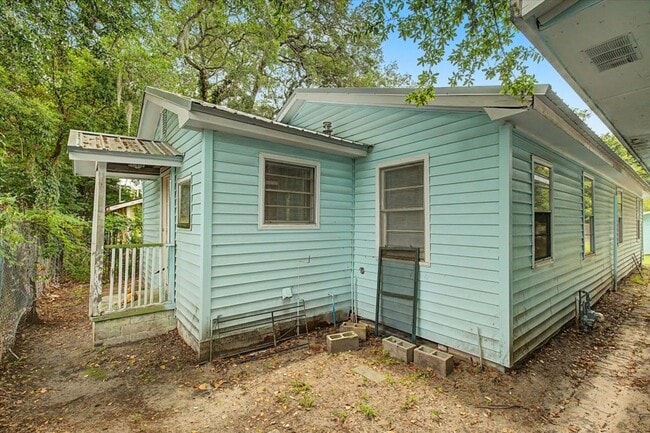 Building Photo - 212 W 58th St