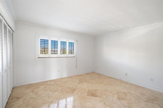 Building Photo - 4848 NE 23rd Ave