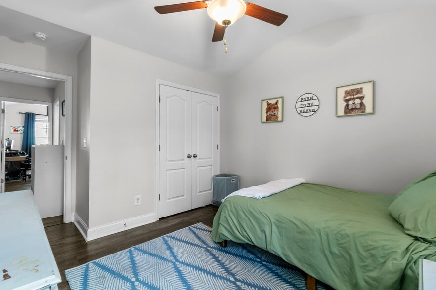 Building Photo - 230 Parrish Ln