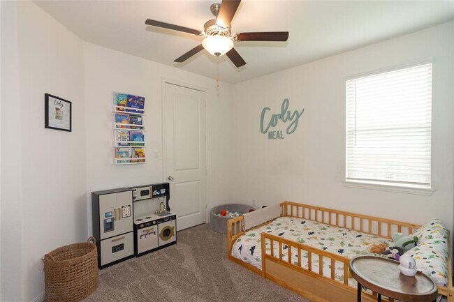 Building Photo - 501 Sixpence Ln