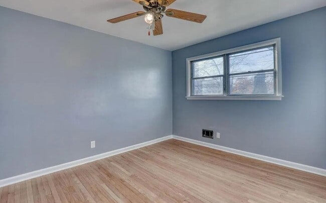Building Photo - 7233 W Lakefield Dr