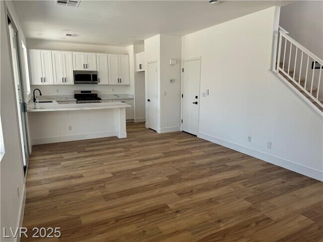 Building Photo - 8725 Russet Hills Ct