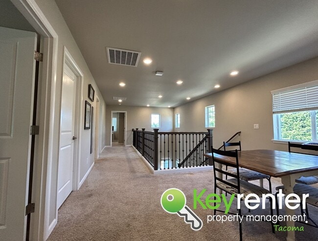 Building Photo - Spacious 5-Bed 3-Bath Home in Prime Northe...