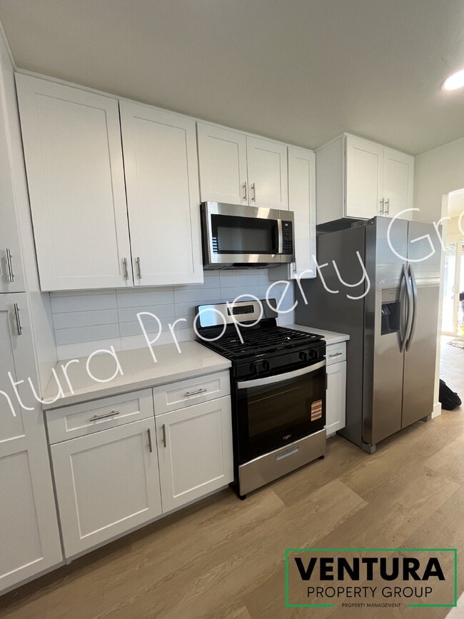 Building Photo - Spacious 4-Bed with 2 Full Baths in Oxnard with Large Backyard