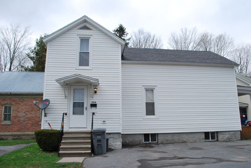 Building Photo - 526 Franklin St.
