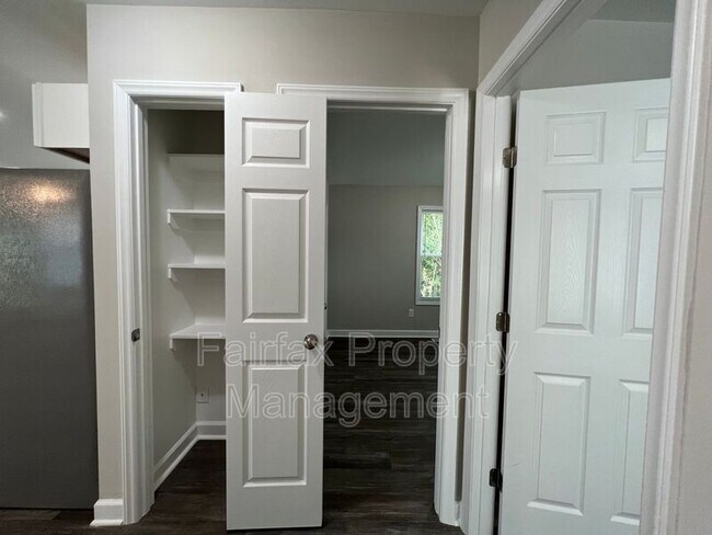 Building Photo - 223 N Briggs Ave