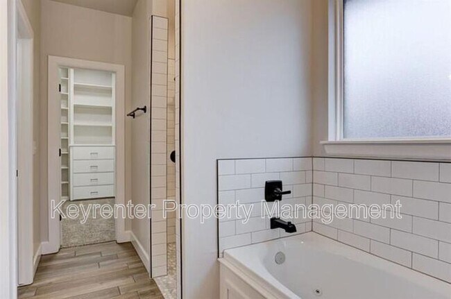 Building Photo - 2609 Dalewood Pl
