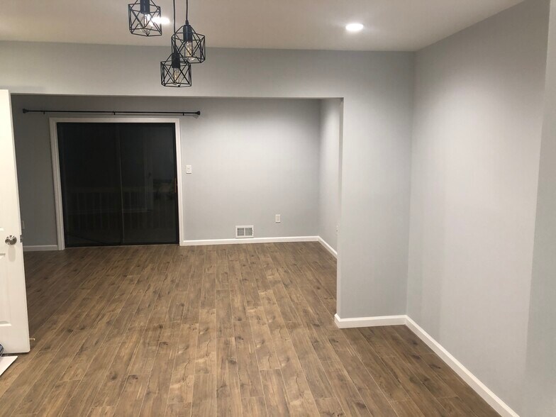 Building Photo - 804 hidden village dr