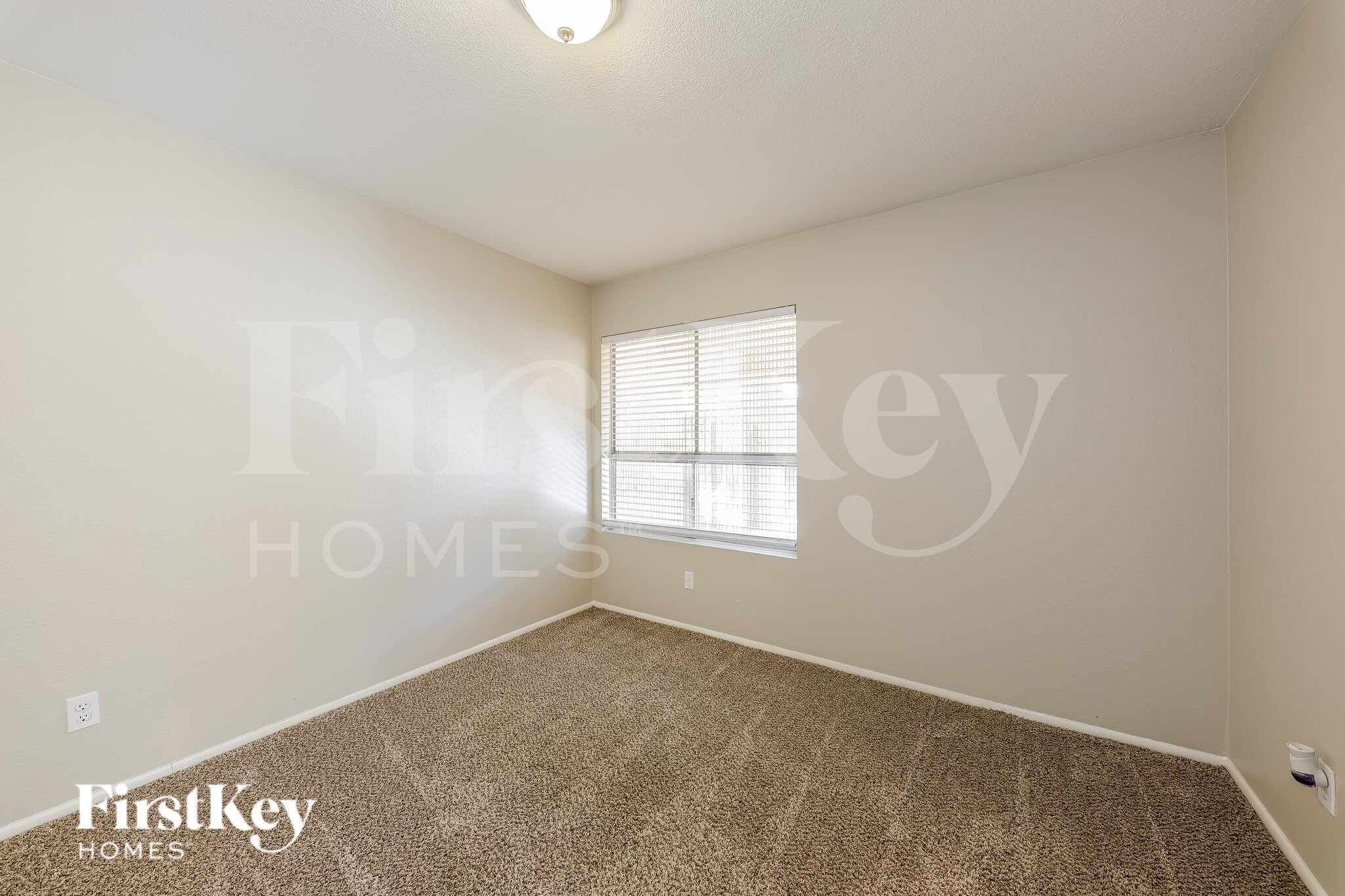 Building Photo - 8647 E Fillmore St