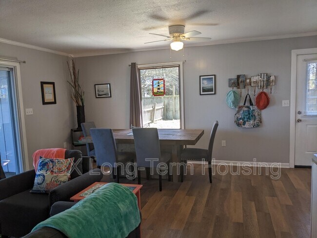 Building Photo - 181 Pine Grove Ln