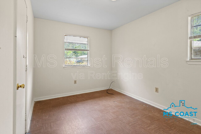 Building Photo - 316 Tandy Dr