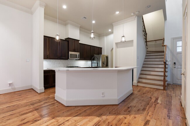 Building Photo - 1103 Summer St