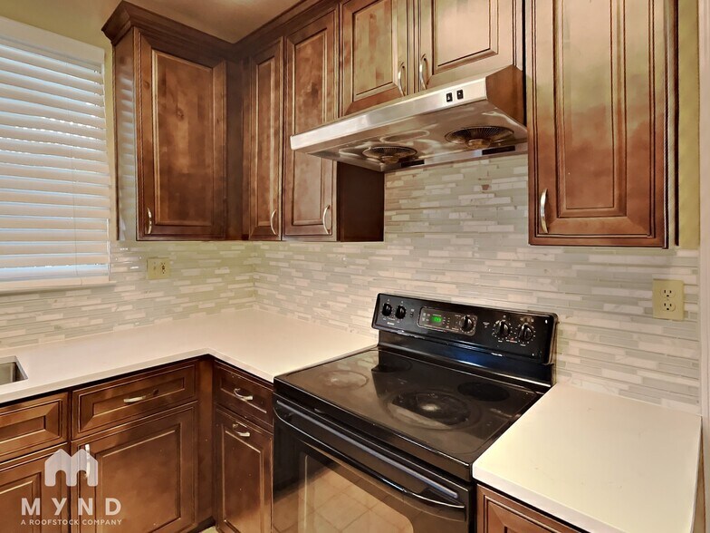 Building Photo - 330 Dodini Ct
