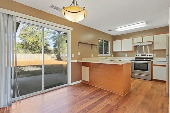 Building Photo - 12 Brown Thrasher Ct