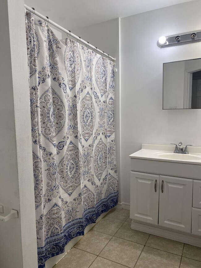 Building Photo - Available NOW! *PET FRIENDLY*