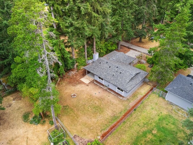 Building Photo - Rambler in Port Orchard with Fenced Yard