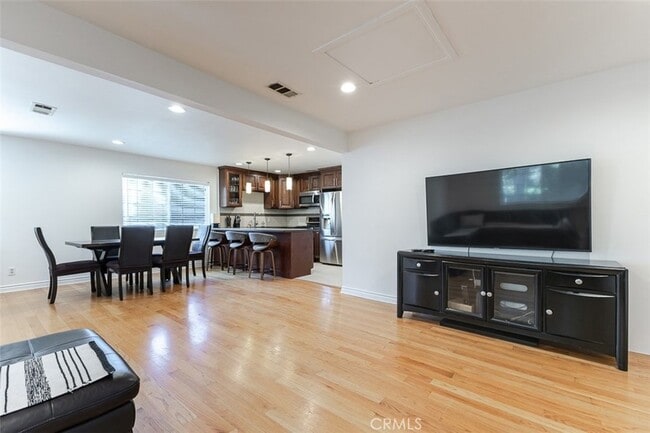 Building Photo - 1217 Elm Ave